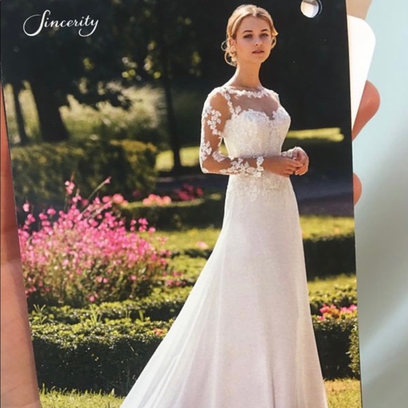 Wedding Dress - Picture 1 of 9